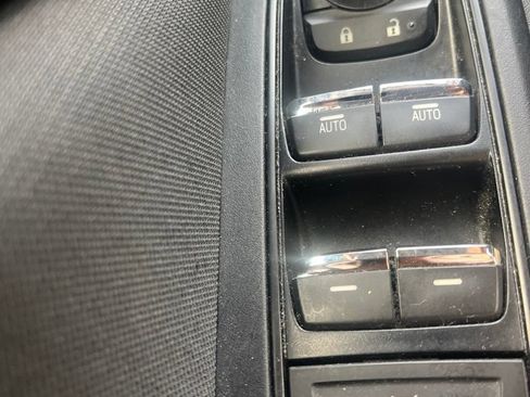 Used 2020 Subaru Forester Premium AWD/4WD image 26