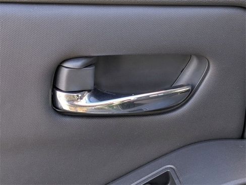 Used 2022 Nissan Frontier SV image 28