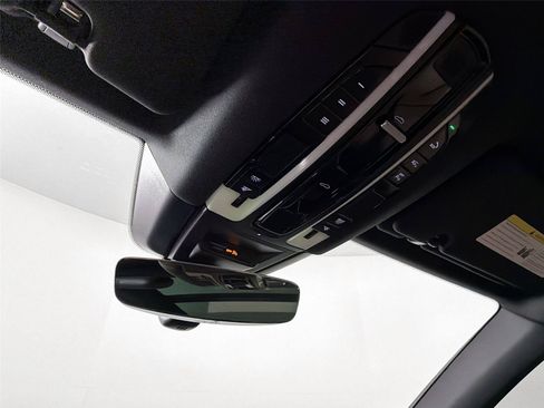 Certified 2022 Porsche Cayenne Platinum Edition w/ Premium Package Plus AWD/4WD image 25