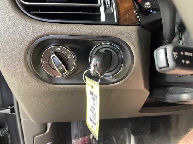 Used 2021 Porsche Macan AWD/4WD image 13