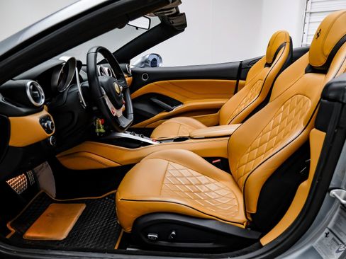 Used 2016 Ferrari California T image 41