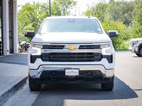 Used 2024 Chevrolet Silverado 1500 LT AWD/4WD image 9