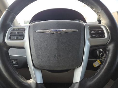 Used 2013 Chrysler Town & Country Touring-L w/ Driver Convenience Group image 32