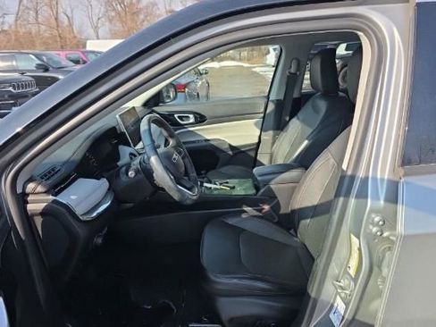 Used 2022 Jeep Compass Limited image 9