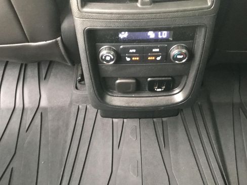 Used 2017 Buick Envision Essence FWD image 17