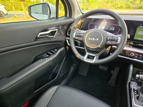 Used 2025 Kia Sportage EX w/ Premium Package FWD image 9
