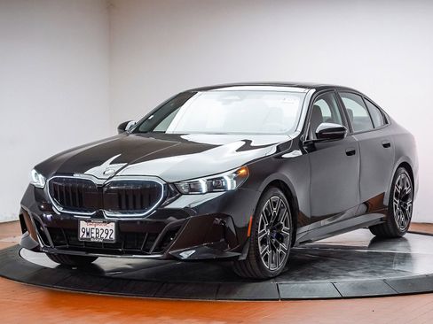 Used 2026 BMW 530i w/ M Sport Package RWD image 1