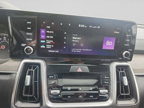 Certified 2022 Kia Sorento S w/ Panoramic Sunroof Package AWD/4WD image 22