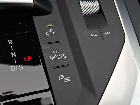 Used 2025 BMW 228i xDrive w/ Technology Package image 21