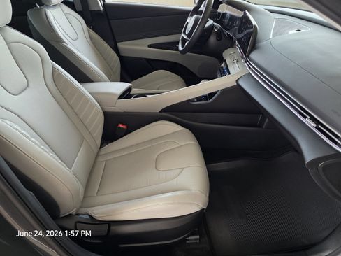Certified 2025 Hyundai Elantra Limited FWD image 13