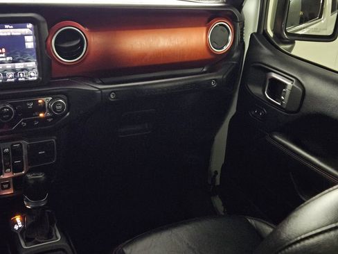 Used 2018 Jeep Wrangler Unlimited Rubicon image 10