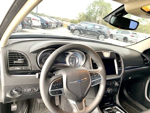 Used 2023 Chrysler 300 Touring image 11