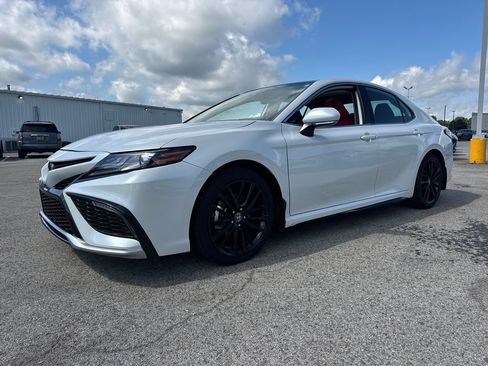 Used 2024 Toyota Camry XSE FWD image 2