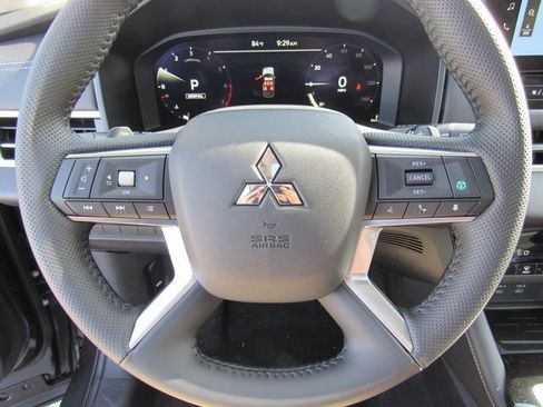 New 2025 Mitsubishi Outlander SE image 24