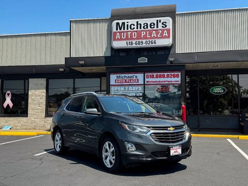 Used 2018 Chevrolet Equinox LT w/ Sun & Infotainment Package AWD/4WD image 2