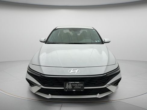 Used 2024 Hyundai Elantra SEL FWD image 2