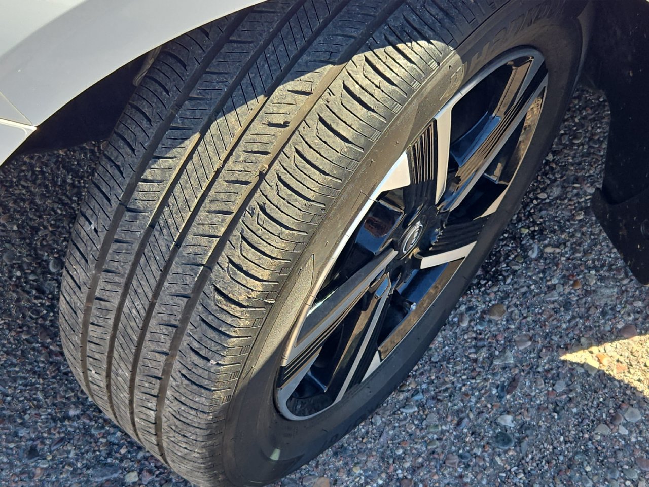 Used 2025 Nissan Sentra SV w/ All-Weather Package FWD image 31