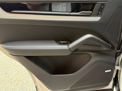 New 2025 Porsche Cayenne S AWD/4WD image 21