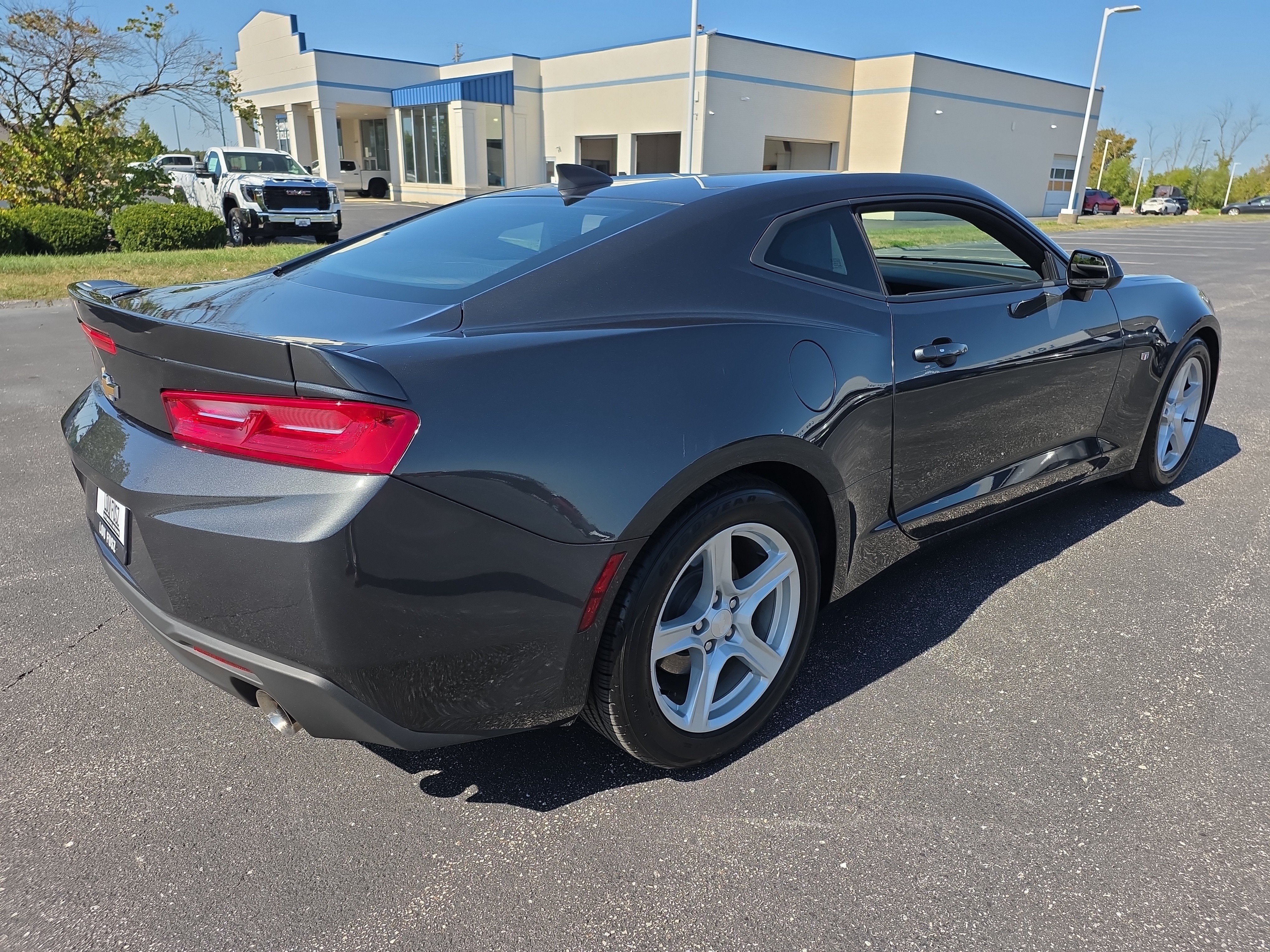 Used 2016 Chevrolet Camaro LT w/ Technology Package RWD image 4