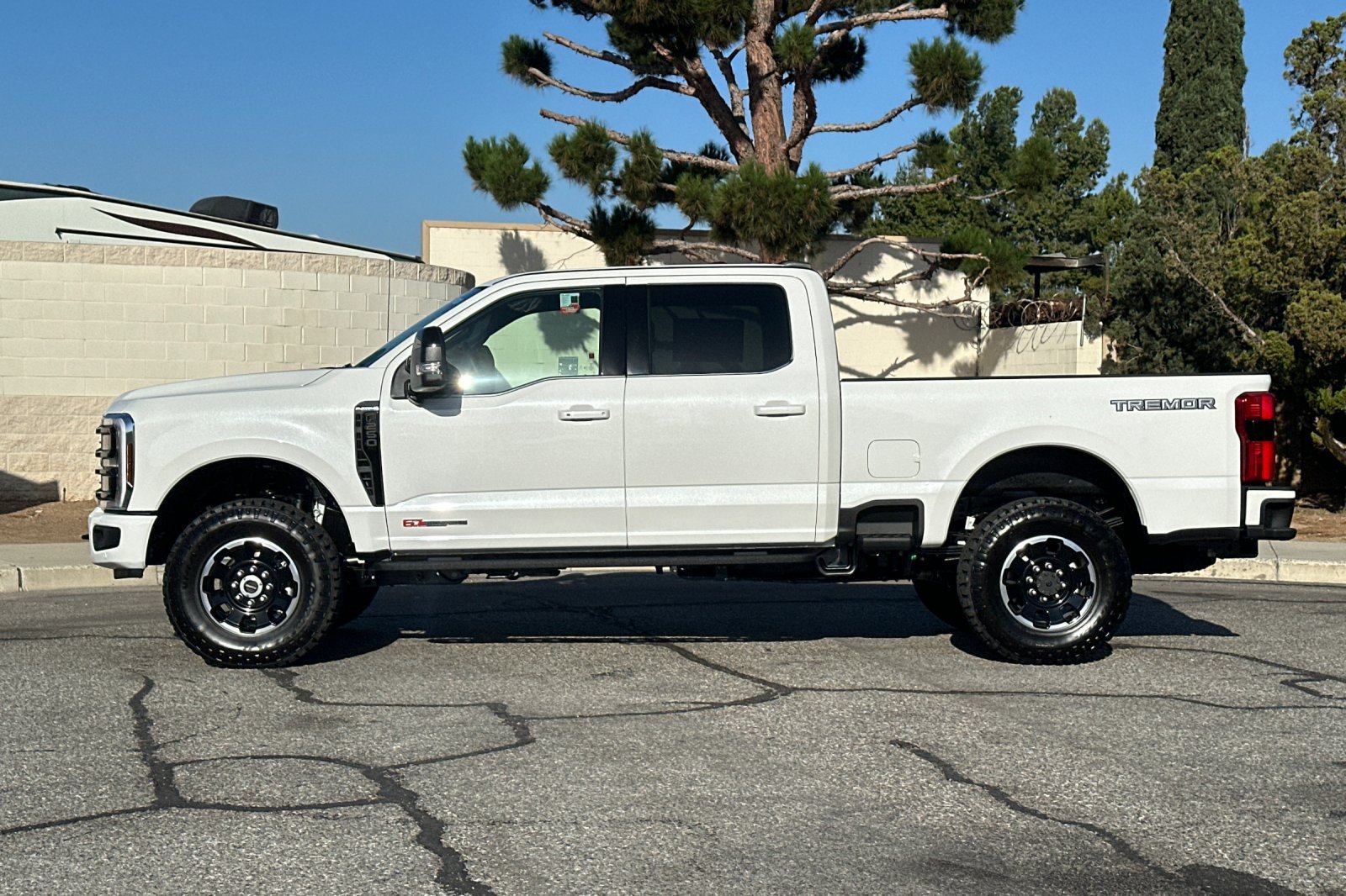 New 2027 Ford F250 Platinum w/ Tremor Off-Road Package AWD/4WD image 7