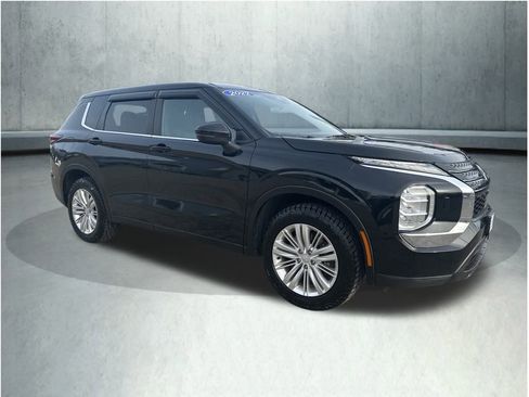 Used 2022 Mitsubishi Outlander ES image 4