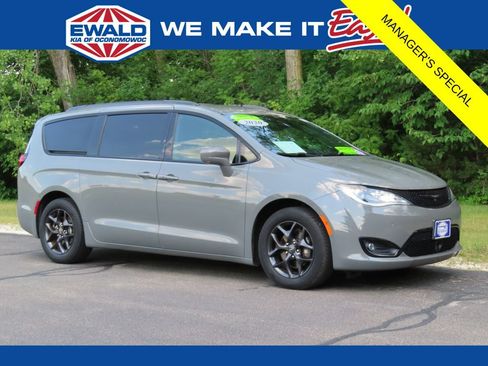 Used 2020 Chrysler Pacifica Touring-L Plus FWD image 1