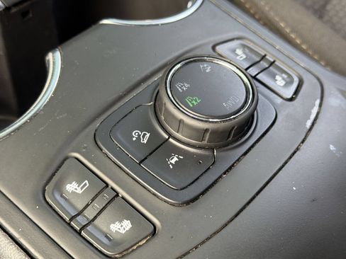 Used 2022 GMC Terrain SLE w/ Driver Convenience Package AWD/4WD image 17