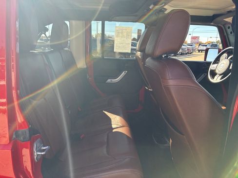 Used 2018 Jeep Wrangler Unlimited Rubicon w/ Connectivity Group image 19