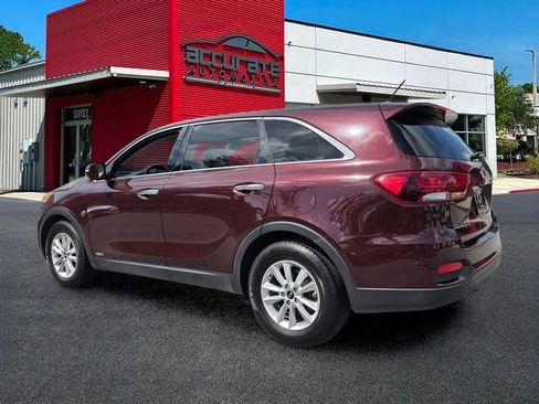 Used 2019 Kia Sorento AWD V6 image 3