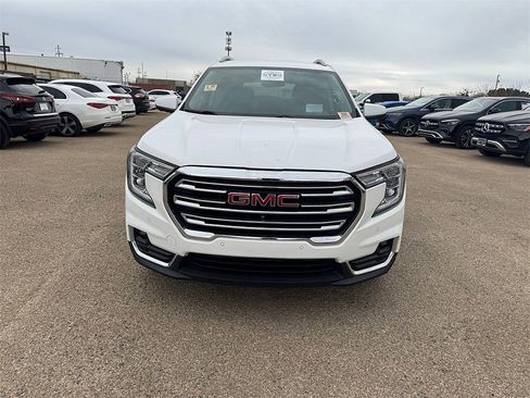 Used 2022 GMC Terrain SLT w/ Infotainment Package II image 3