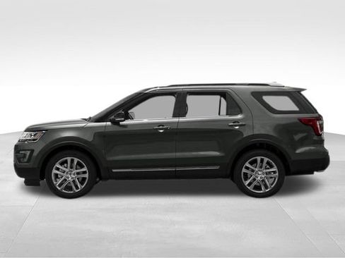 Used 2017 Ford Explorer XLT w/ Equipment Group 202A AWD/4WD image 3