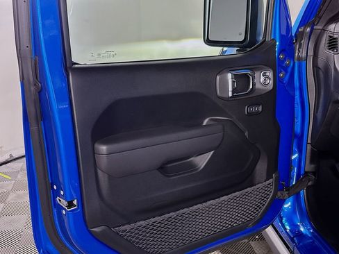 New 2025 Jeep Gladiator Willys image 10