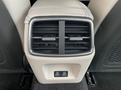 Used 2025 Genesis G70 2.5T image 24