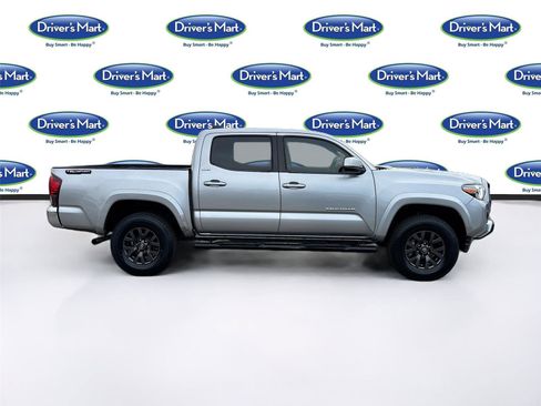 Used 2021 Toyota Tacoma SR5 w/ SR5 Appearance Package (SM) image 8