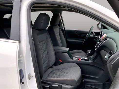 Used 2023 Chevrolet Equinox LT FWD image 9