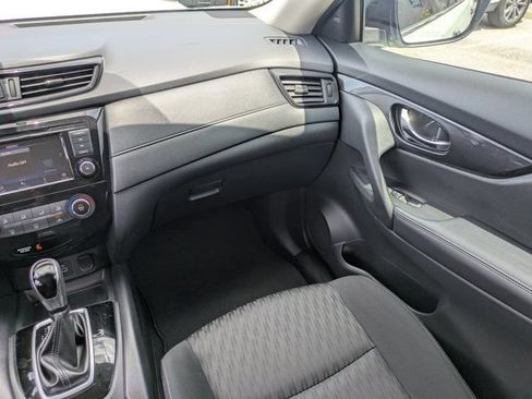 Used 2018 Nissan Rogue S FWD image 17