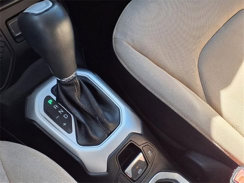Used 2015 Jeep Renegade Latitude image 19