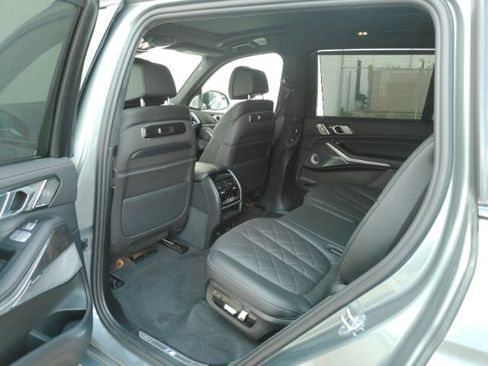 Used 2023 BMW X7 xDrive40i w/ M Sport Package AWD/4WD image 18