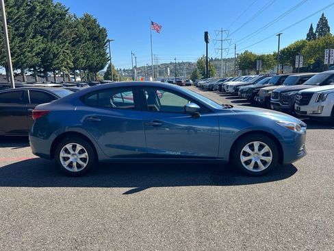 Used 2017 MAZDA MAZDA3 Sport FWD image 8