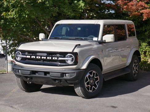 New 2025 Ford Bronco Outer Banks image 2