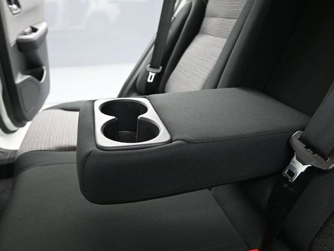 Used 2021 Nissan Rogue SV image 16