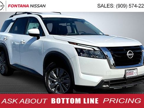 New 2025 Nissan Pathfinder SV image 1