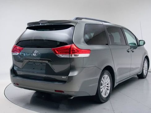 Used 2014 Toyota Sienna XLE FWD image 5
