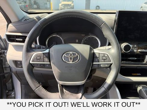 Used 2023 Toyota Highlander XLE FWD image 12