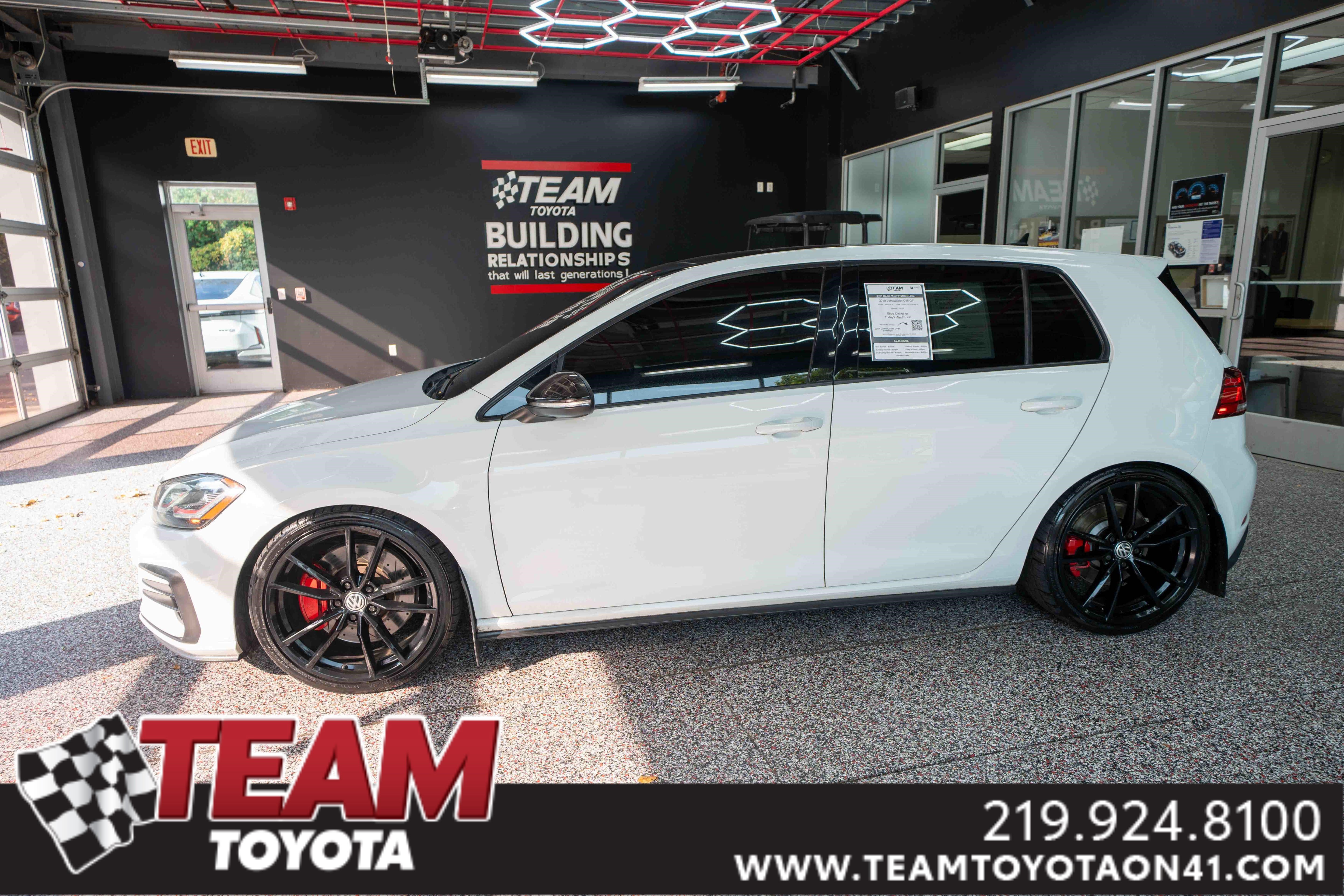 Used 2019 Volkswagen Golf 4-Door FWD image 1