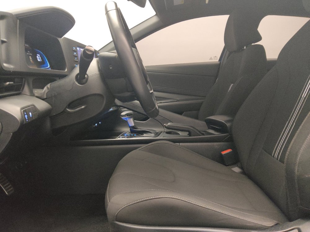 Used 2025 Hyundai Elantra Sport FWD image 17