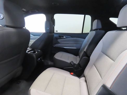 Used 2025 Chevrolet Traverse LT AWD/4WD image 13