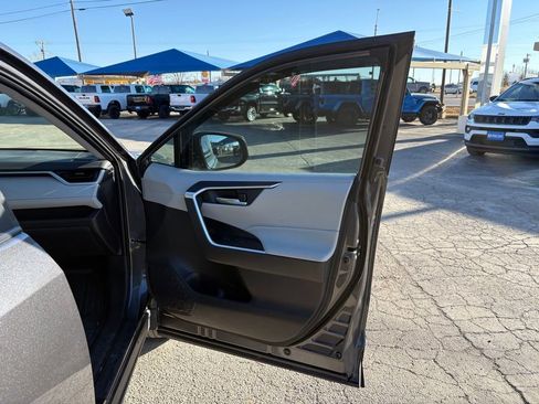 Used 2025 Toyota RAV4 XLE Premium image 15
