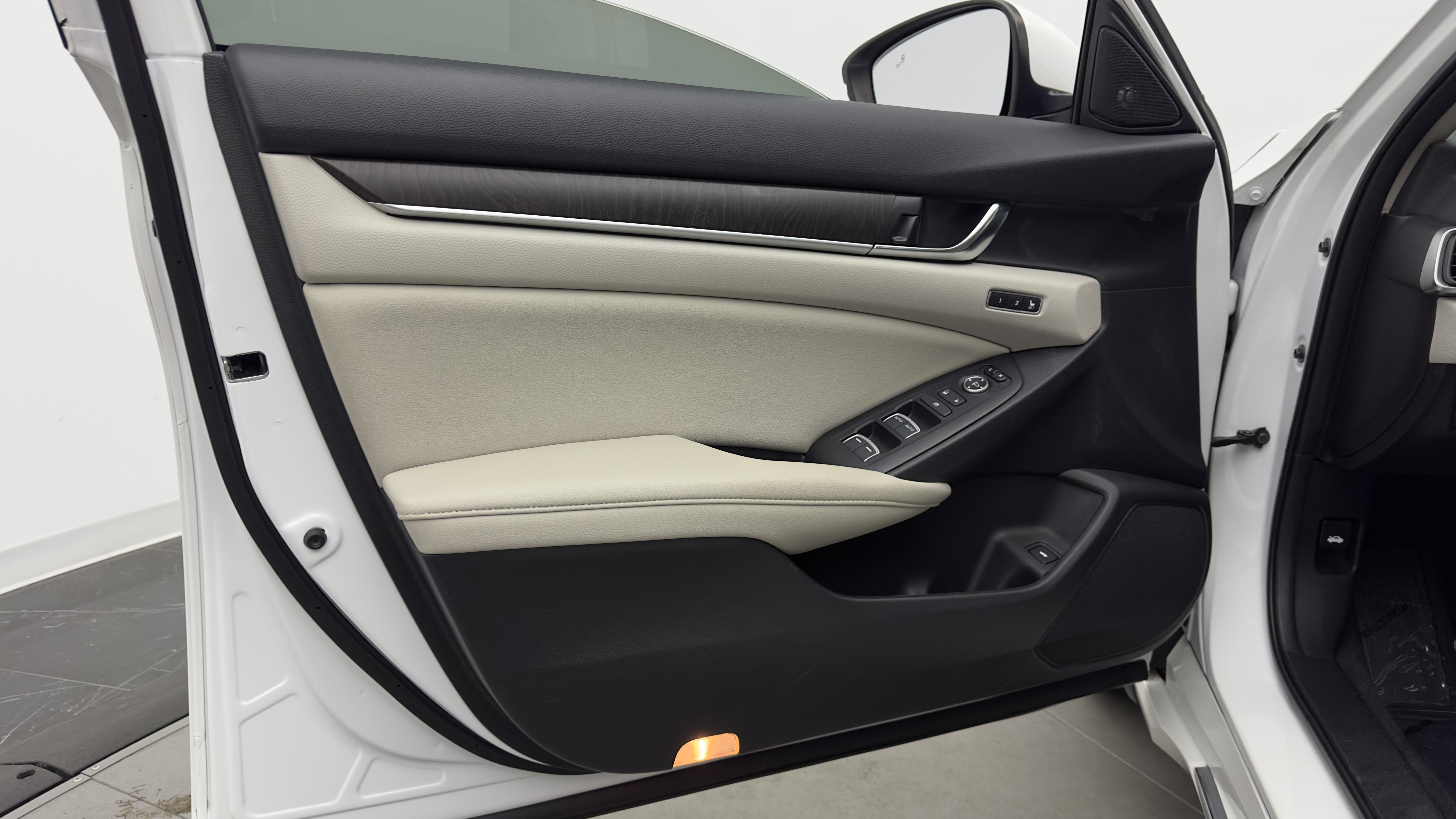 Used 2022 Honda Accord EX-L image 11