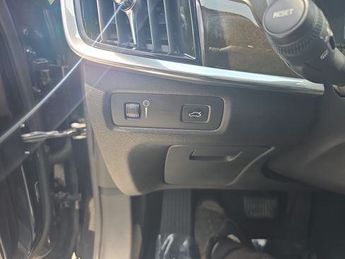 Used 2018 Volvo S90 T6 Momentum w/ Convenience Package AWD/4WD image 21